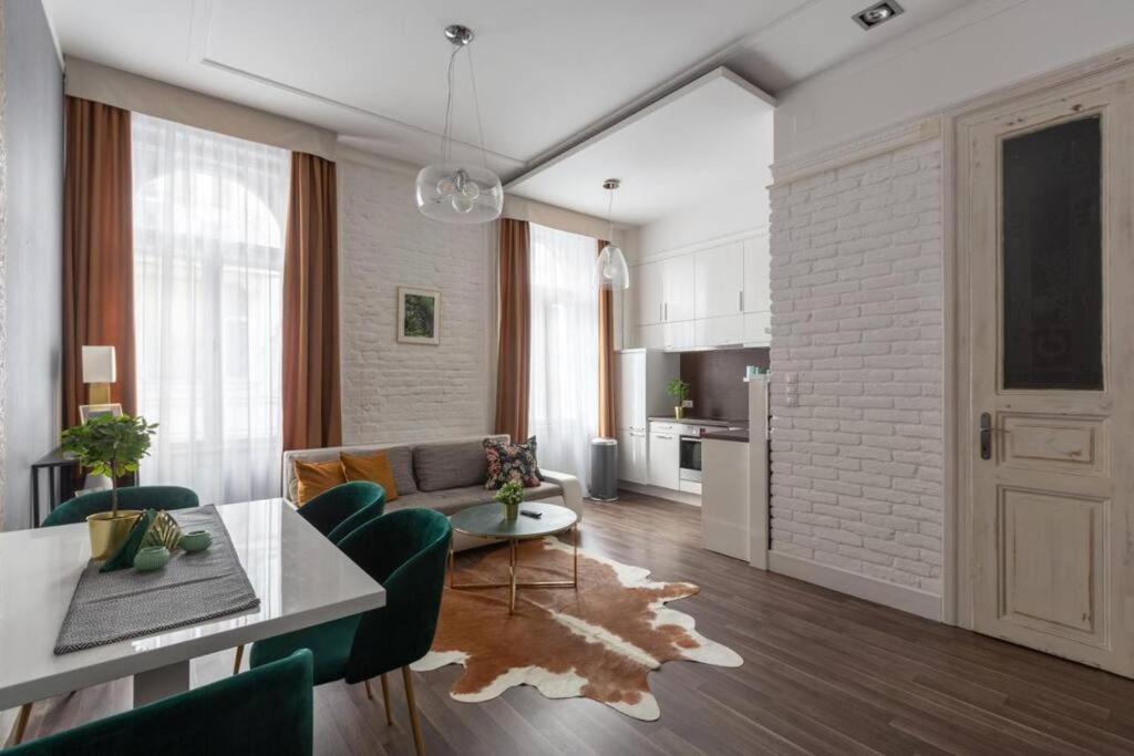 Chic, Captivating Space Boedapest Buitenkant foto